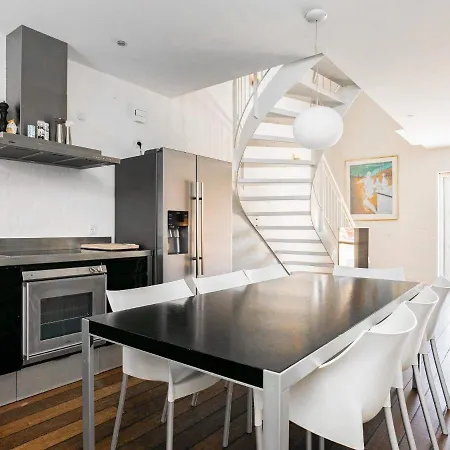 Apartment Xvi *